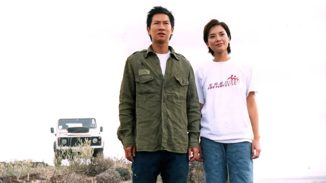 《天涯侠医》主题曲为林峰主唱的《心呼吸》。