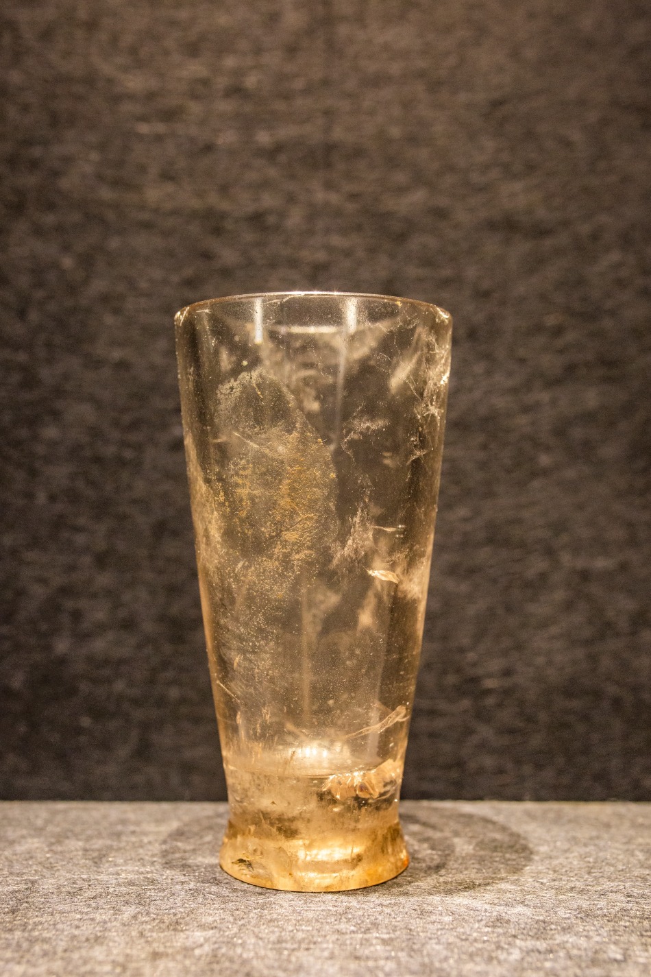 戰國水晶杯,杭州博物館藏 戰國水晶杯,杭州博物館鎮館之寶,通高15.4厘米,由整塊優質天然水晶琢製而成