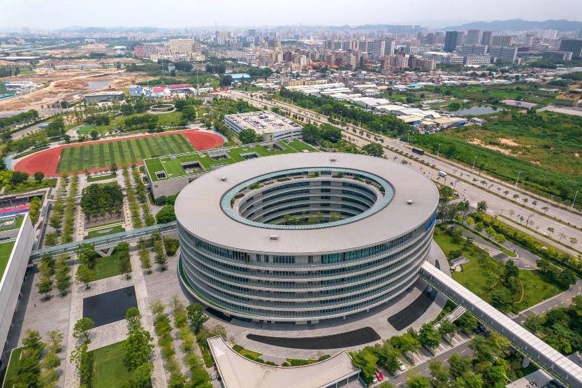 Dongguan, as the 'world's factory', has given rise to a number of leading enterprises such as OPPO and vivo, laying a solid foundation for 'Intelligently Made in Dongguan'. The picture shows the VIVO Industrial Park located in Binhaiwan New Area.