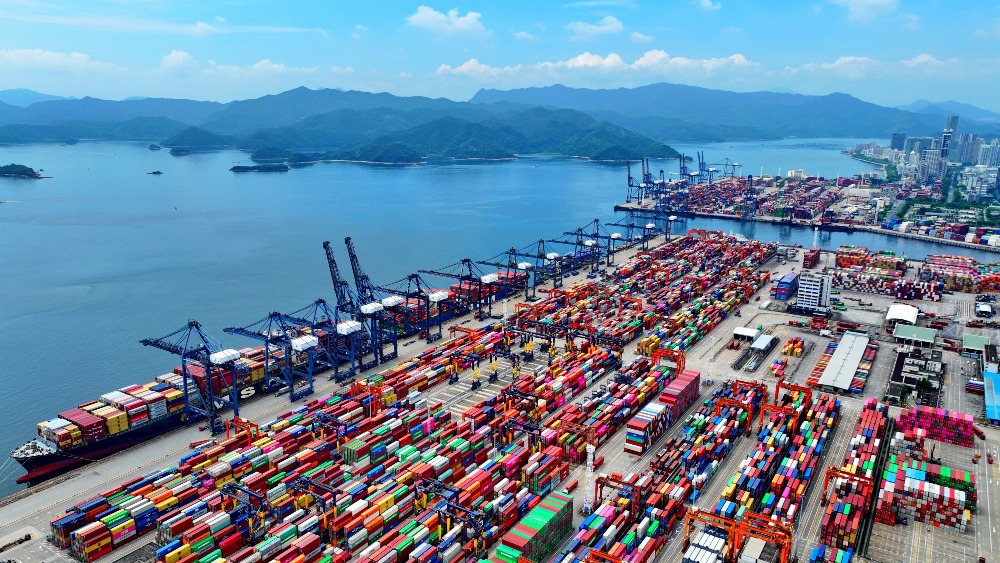 In the Yantian Port area in Shenzhen, various automated equipment is loading and unloading containers, busy and orderly.