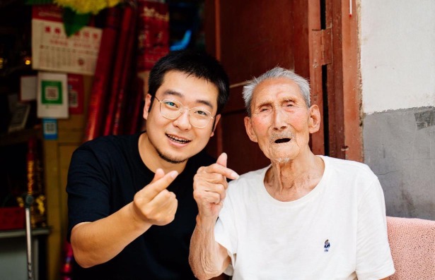 為農村老人拍照01