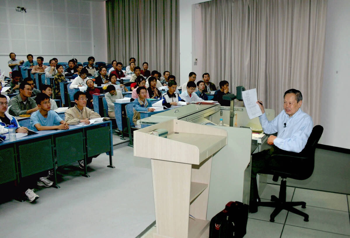 Yang Chen-Ning giving lectures