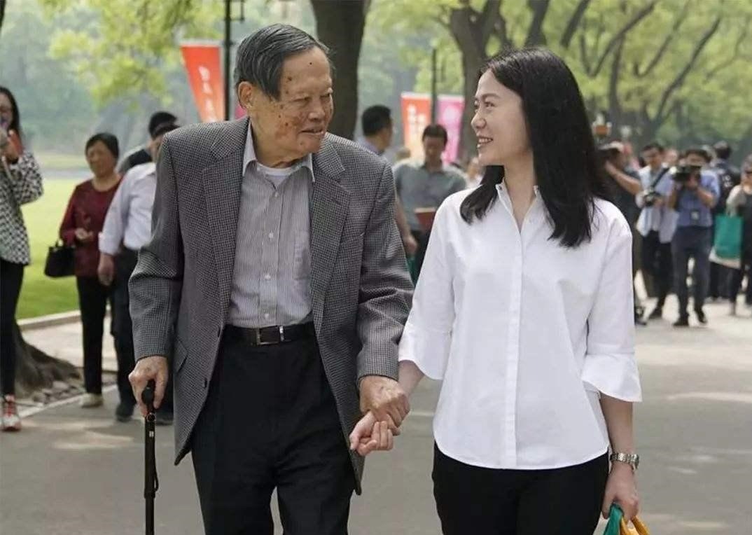 Yang Chen-Ning and Weng Fan