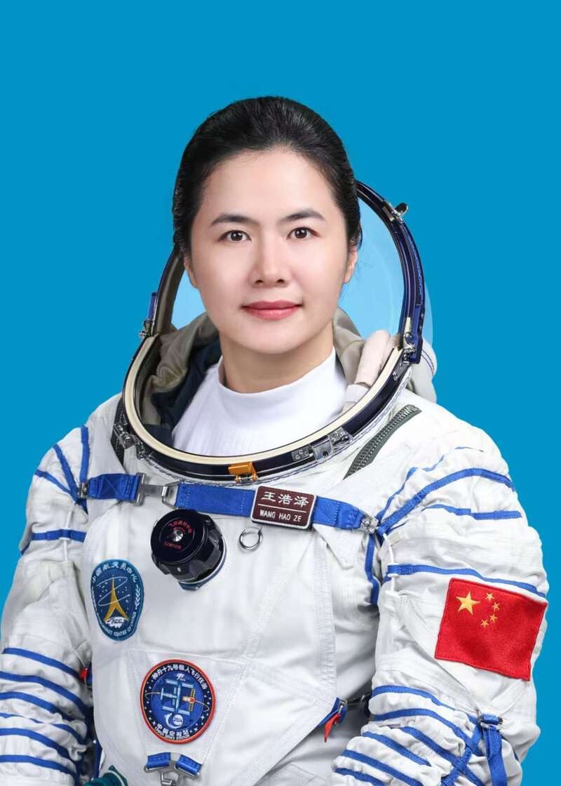 王浩澤是中國第三批太空人中唯一女將。劉洋和王亞平兩位女太空人經常給她分享太空生活經驗。 王浩澤是中國第三批太空人中唯一女將。劉洋和王亞平兩位女太空人經常給她分享太空生活經驗。