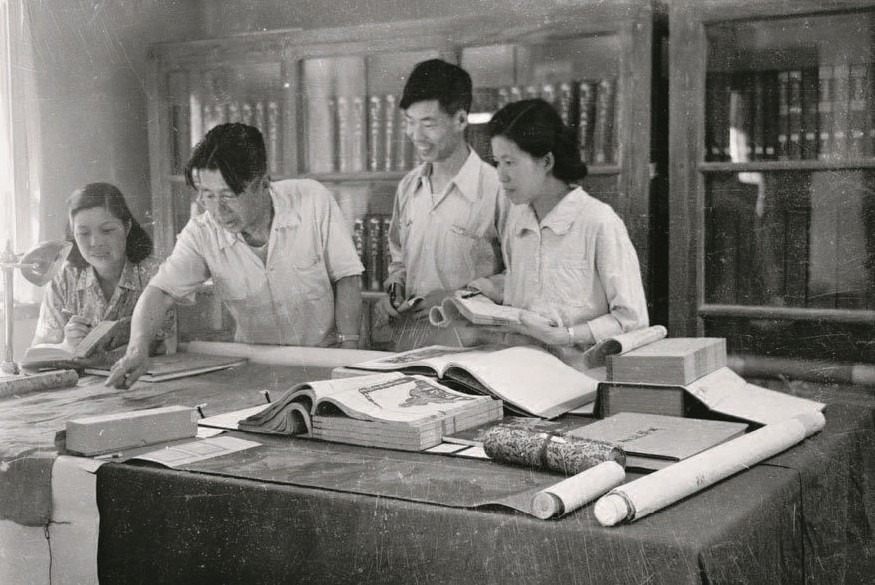 Chang Shuhong and his colleagues conducting research on Dunhuang art in 1976.