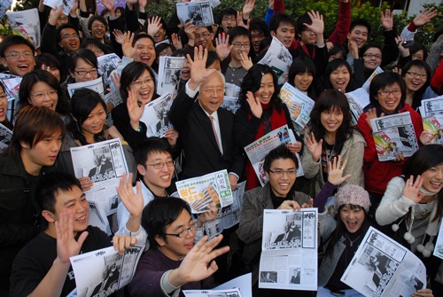 大律师胡鸿烈和太太钟期荣创办的树仁学院在2006年获“正名”大学，成为本港首间私立大学