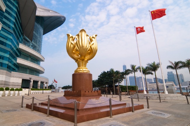 灣仔「金紫荊」早已是香港的地標。（圖片來源：Getty）