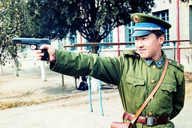 張曉光成為太空人之前，是空軍的戰鬥機駕駛員。