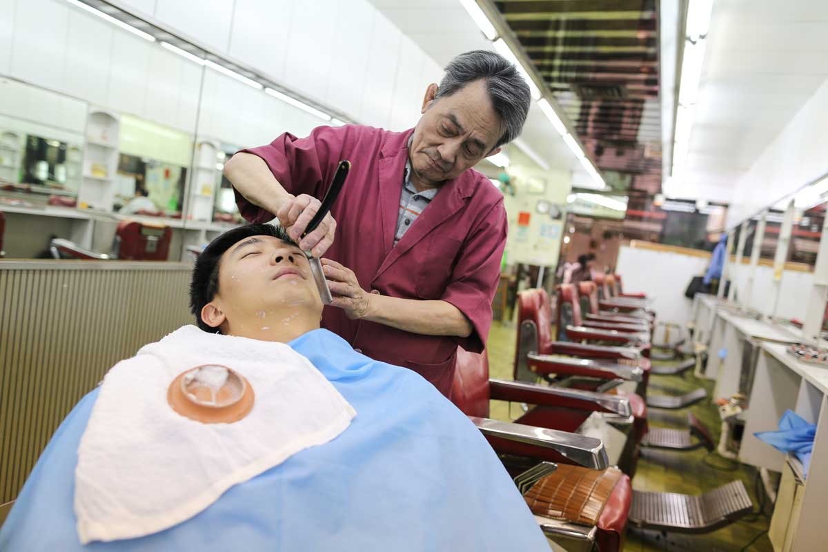 被歲月剪斷的香港文化？認識上海理髮廳的「飛髮」人情味| 飛凡香港| 樂活灣區| 當代中國