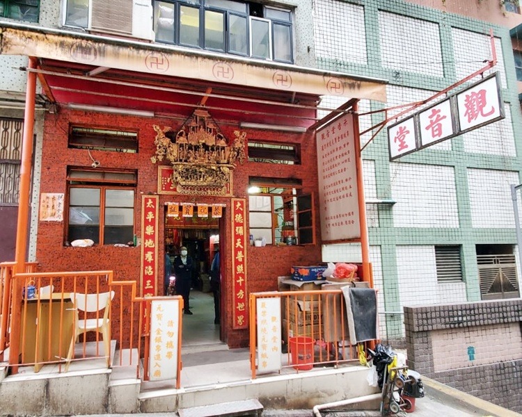 上环太平山观音堂被视为香港观音开库活动的起源,不过有别其他庙宇,观音堂没向善信提供有银码的“借据”,而是给予“丁财两旺”、“一本万利”等祝福。(网上图片) 上环太平山观音堂被视为香港观音开库活动的起源,不过有别其他庙宇,观音堂没向善信提供有银码的“借据”,而是给予“丁财两旺”、“一本万利”等祝福。(网上图片)