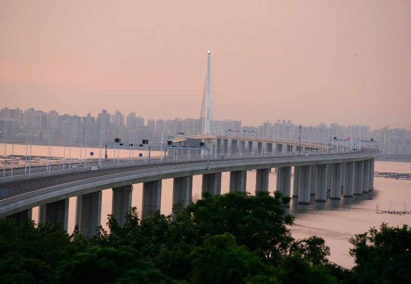 当代中国-飞凡香港-屯门公路塞车不分日夜 苦了屯门居民