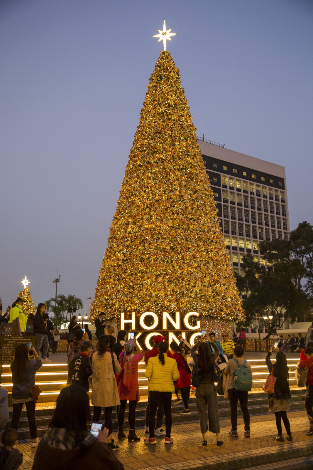 當代中國-飛凡香港-皇后像廣場與滙豐的「親密關係」