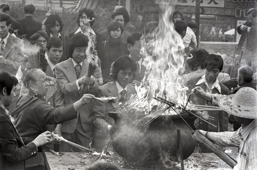 1978年的農曆大年初一，善信在黃大仙上香的情況。（圖片來源：Getty）