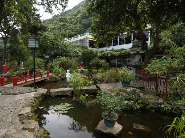 雍雅山房的園林設計糅合中國與日本的特色，小橋流水，鳥語花香。（網上圖片）