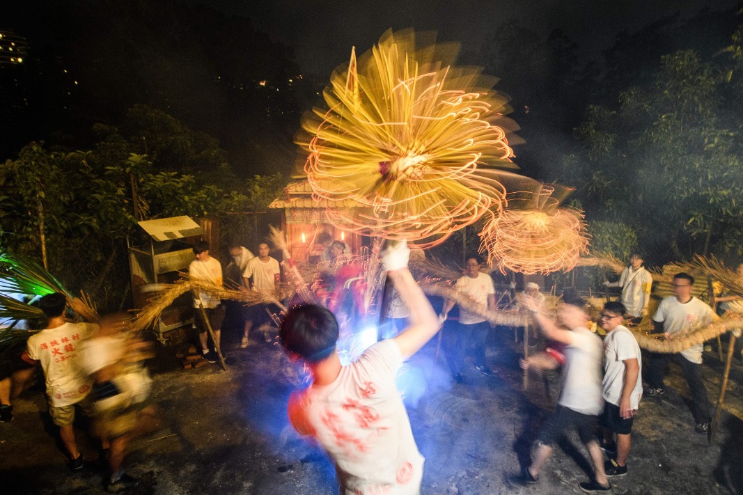 薄扶林舞火龍