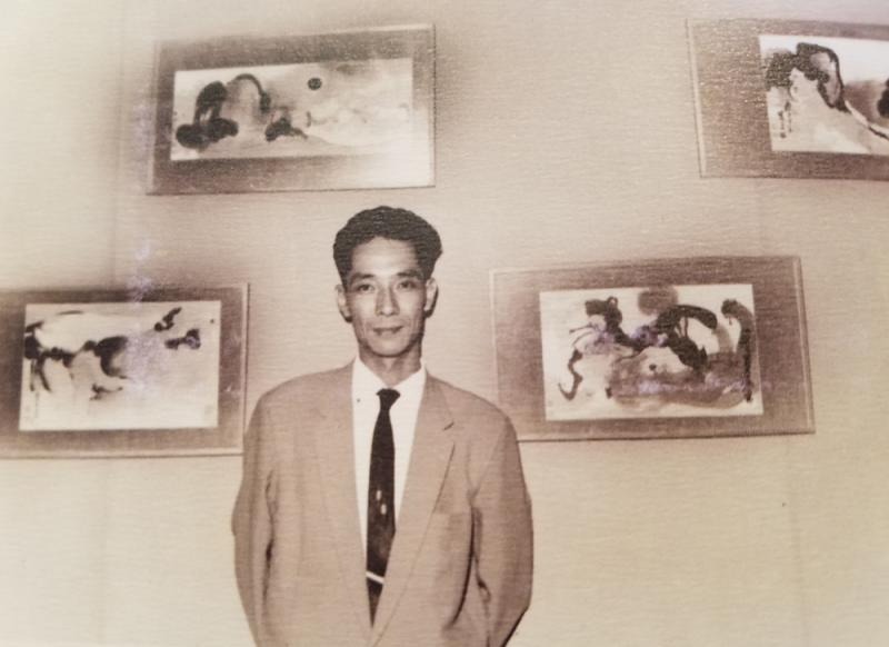 1962年香港大會堂博物美術館（香港藝術館前身）開幕時，呂壽琨獲委任為名譽顧問。他並於1966年起在香港中文大學及香港大學校外課程部任職講師，教授新水墨畫課程。1971年，呂壽琨更獲英女王頒授MBE榮譽勳銜。（網上圖片）