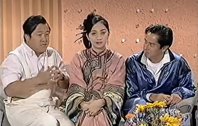 志蓮淨苑於1990年代募捐重建,得到不少明星支持,包括(左起)曾志偉、梅艷芳、譚詠麟等藝人更在電視台義演籌款。(網上截圖) 志蓮淨苑於1990年代募捐重建,得到不少明星支持,包括(左起)曾志偉、梅艷芳、譚詠麟等藝人更在電視台義演籌款。(網上截圖)