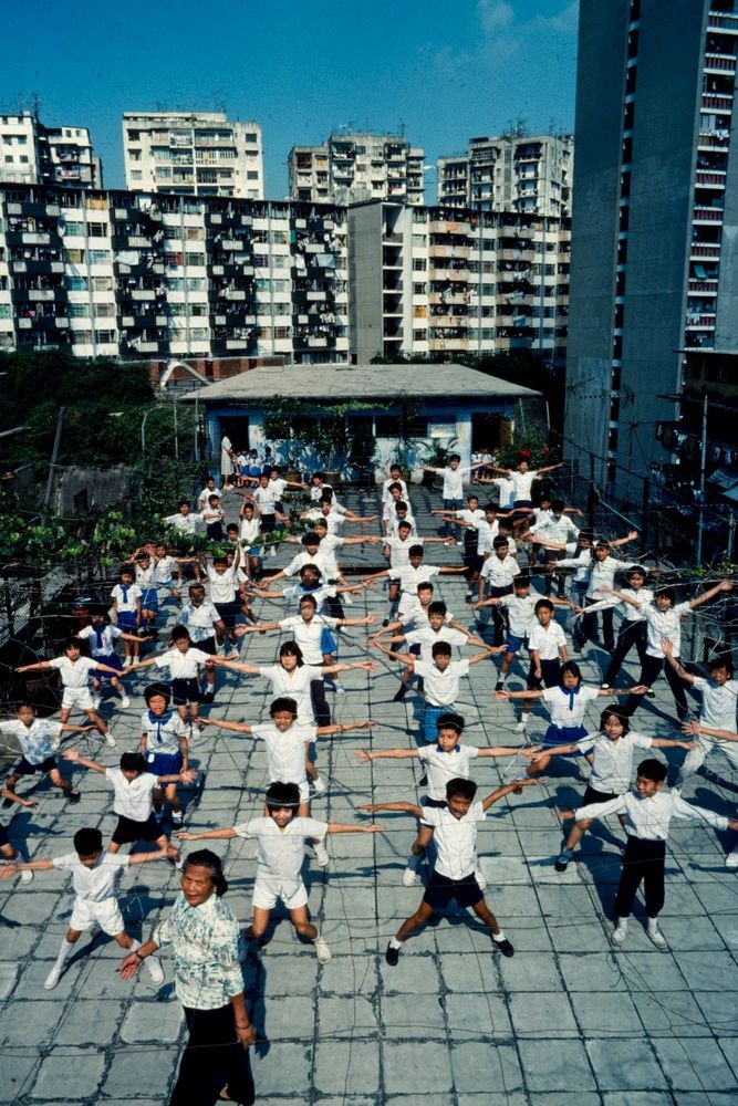 港英政府在1971年起推行6年免費教育，幾年後、即1978年更擴展至9年免費教育，天台學校完成其歷史使命，被課程完善、擁有獨立校舍的學校淘汰取締。（網上圖片）