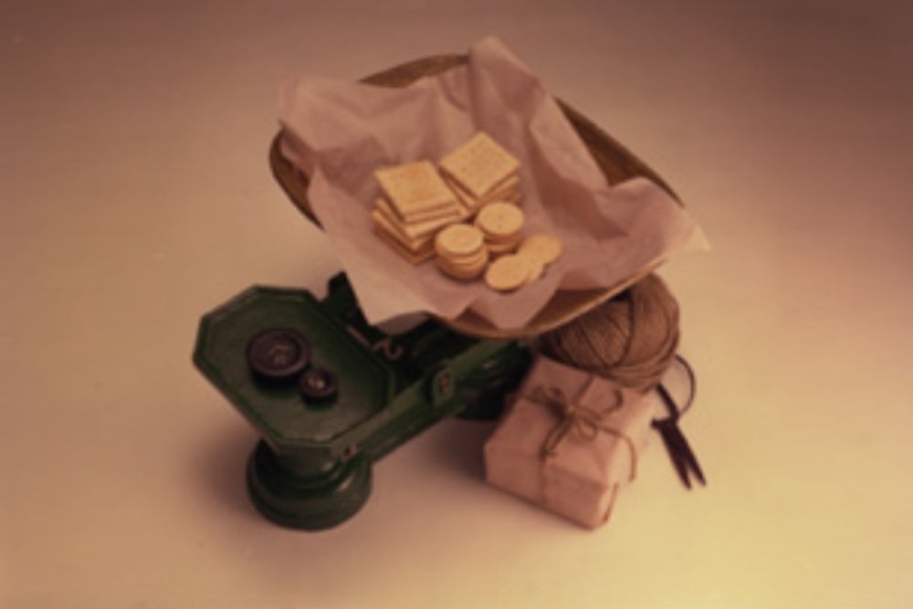 嘉頓於抗戰時期為港英政府生產大量營養成份高、保存期較長的防空洞餅乾和軍用餅乾。（圖片來源：嘉頓官網）