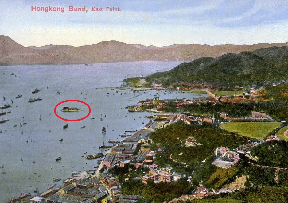 由這幀1900年的灣仔及銅鑼灣圖片所見，100年前奇力島距離岸邊仍有一段頗遠距離。不過伴隨城市發展，維港的海灣在填海工程下大幅收窄，連奇力島亦併入香港島。（圖片來源：香港記憶）