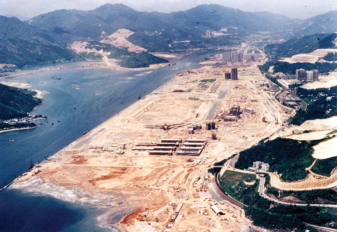 香港賽馬會於1971年向港英政府申請興建第二個馬場，佔地250畝的沙田馬場，是香港最大型單一填海工程，在1978年10月7日由時任港督麥理浩揭幕剪綵。（圖片來源：香港賽馬會）