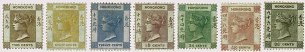 港英政府在1962年11月29日發行香港第一套通用郵票，一共有７種面值，面額介乎2至96先時（即是港仙）。（圖片來源：香港郵政官網）