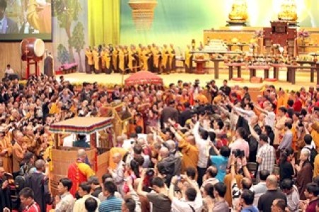 2012年國寶級聖物佛頂骨舍利來港 2012年國寶級聖物佛頂骨舍利來港