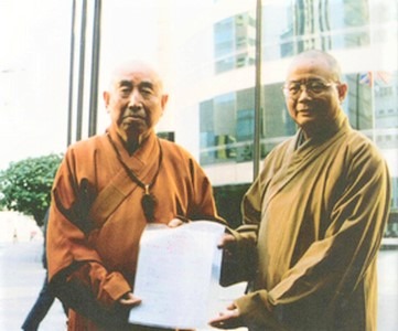 覺光法師(左)和紹根法師(右) 覺光法師(左)和紹根法師(右)