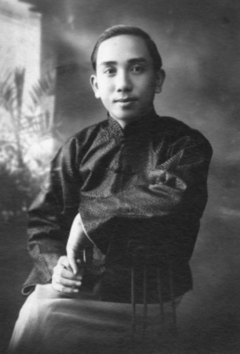 黎民偉1893年於日本橫濱出生，在香港成長，就讀於皇仁及聖保羅書院。學生時代的他為了儲錢，每天節省兩仙午餐費，兩年後終儲到12元，如願購買人生第一部攝影機。（圖片來源：香港記憶）