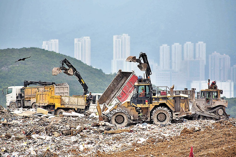 政府预计，按目前港人弃置垃圾的速度，本港现有的3个堆填区将于2030年饱和。（网上图片）