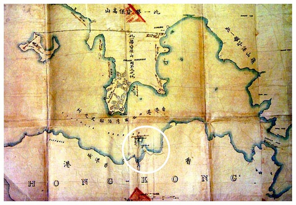 圖為1860年《租借九龍租約》內夾附的地圖，白圈位置可見當時東角，地形像一條伸出維多利亞港的舌頭，東角對出的小島便是奇力島。（圖片來源：政府檔案署）