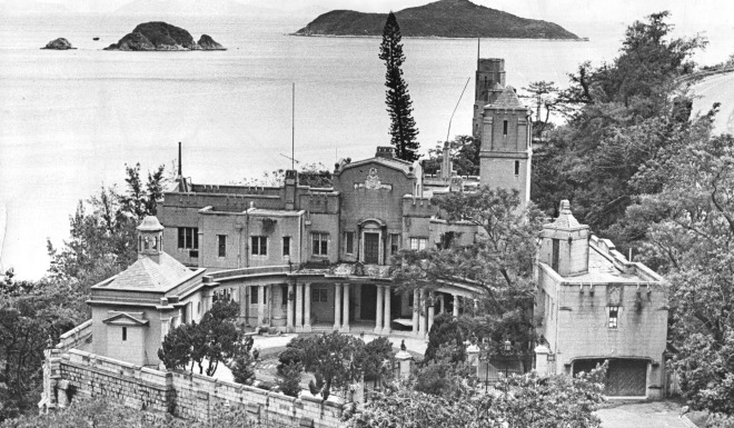 1941年5月余東旋逝世，幾個月後香港淪陷，淺水灣余園在日佔時期不幸淪為日軍屠殺戰俘的刑場，蒙上「凶宅」的污名。（網上圖片）