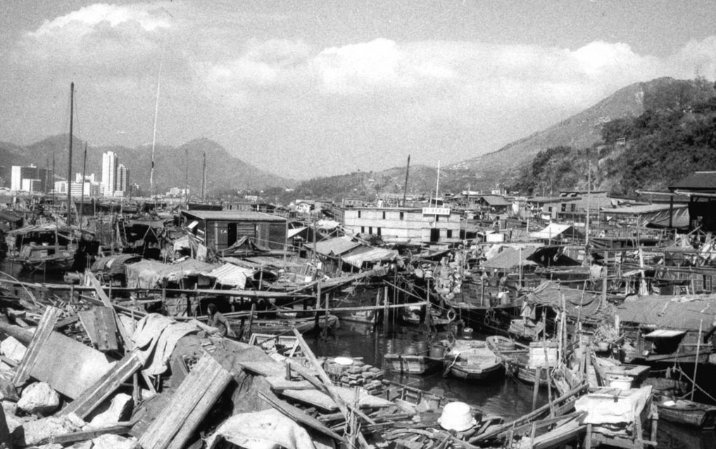 图为1975年青山湾,现已发展成屯门三圣村。 图为1975年青山湾,现已发展成屯门三圣村。
