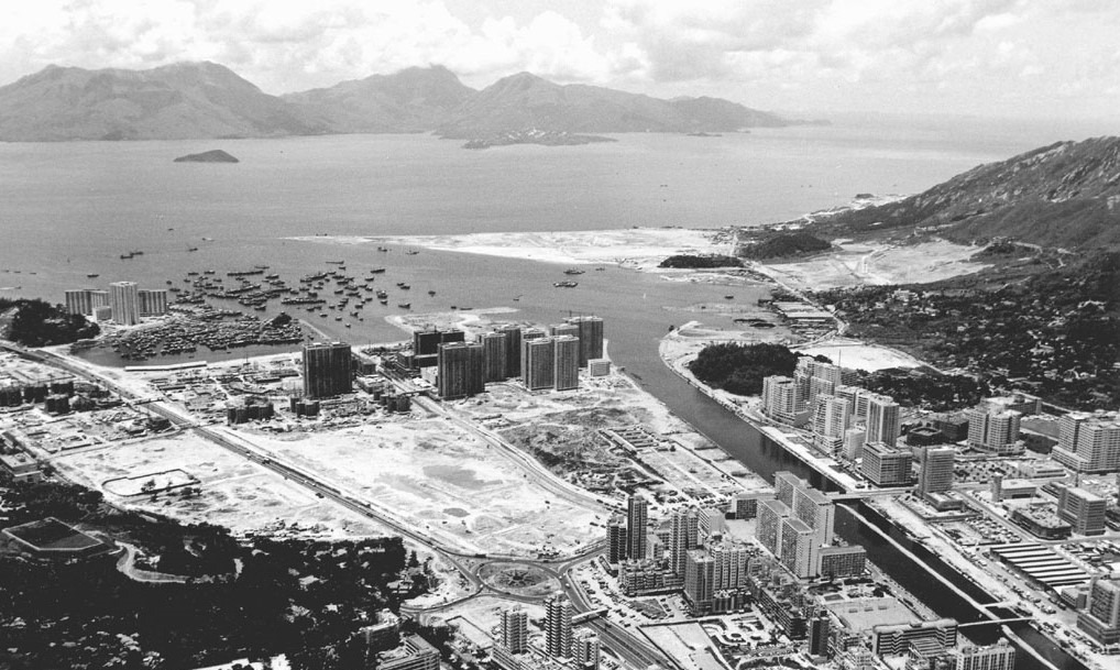 1980年屯门正进行大规模填海和城市建设。 1980年屯门正进行大规模填海和城市建设。