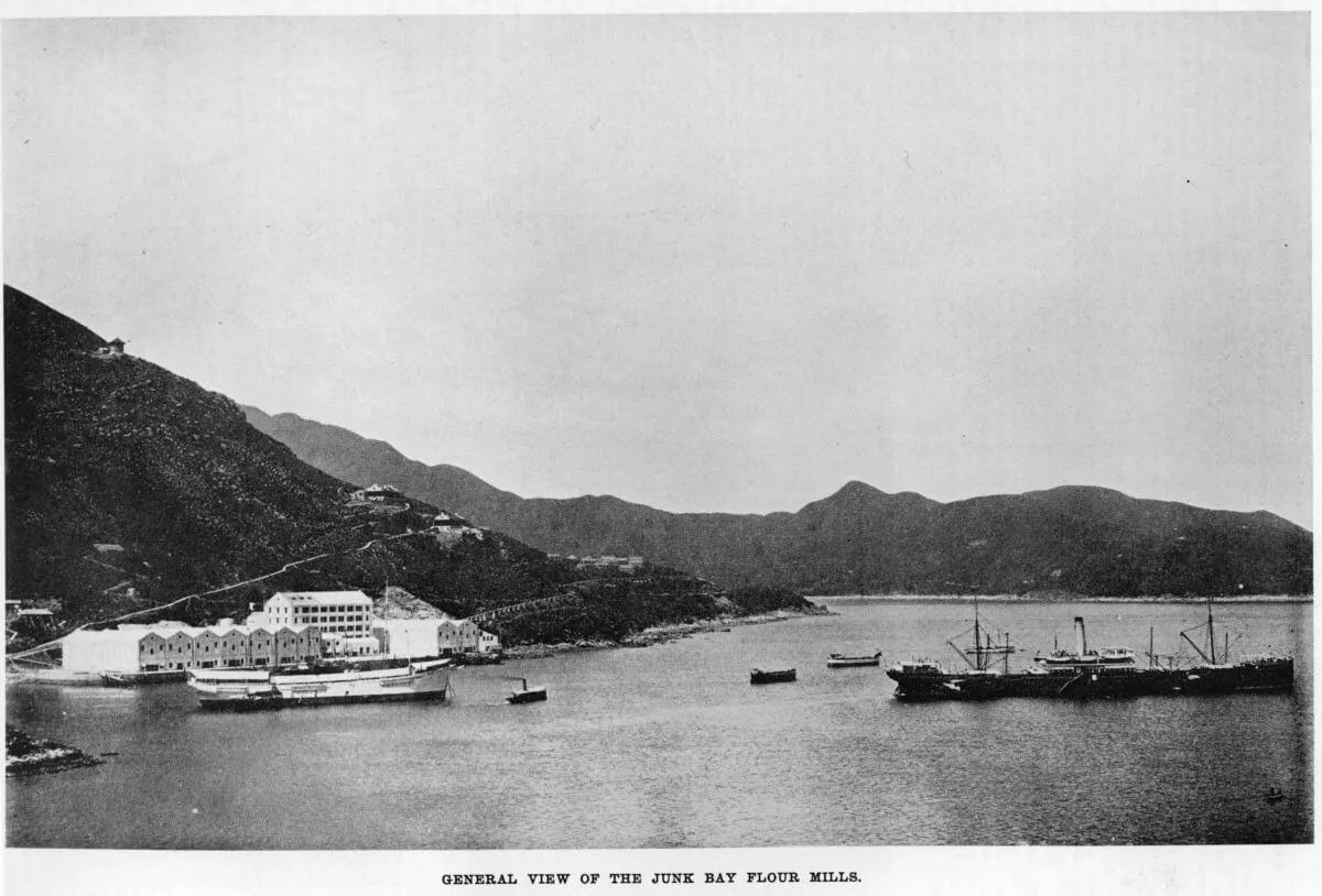 图片左方为伦尼1900年代在调景岭开设的面粉厂。 图片左方为伦尼当年在调景岭开设的面粉厂。相传伦尼因在调景岭经营面粉厂失利而在厂房吊颈自杀,而事实上伦尼是在前往厂房途中跳海身故。