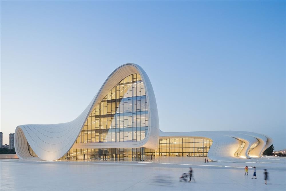 阿塞拜疆阿利耶夫文化中心由扎哈‧哈迪德(Zaha Hadid)设计 阿塞拜疆阿利耶夫文化中心由扎哈‧哈迪德(Zaha Hadid)设计