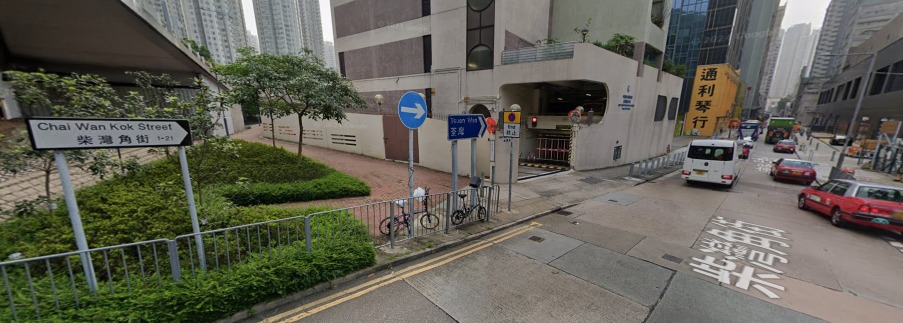 初次听到柴湾角街，一定会以为它是在柴湾，但其实是在荃湾西部柴湾角的街道。