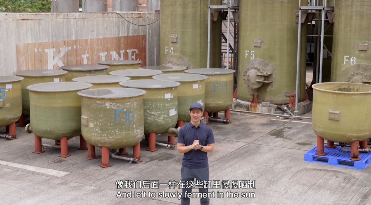 八珍酱园第三代传人伍尚钧毕业于英国剑桥大学与美国麻省理工学院，是机械工程博士