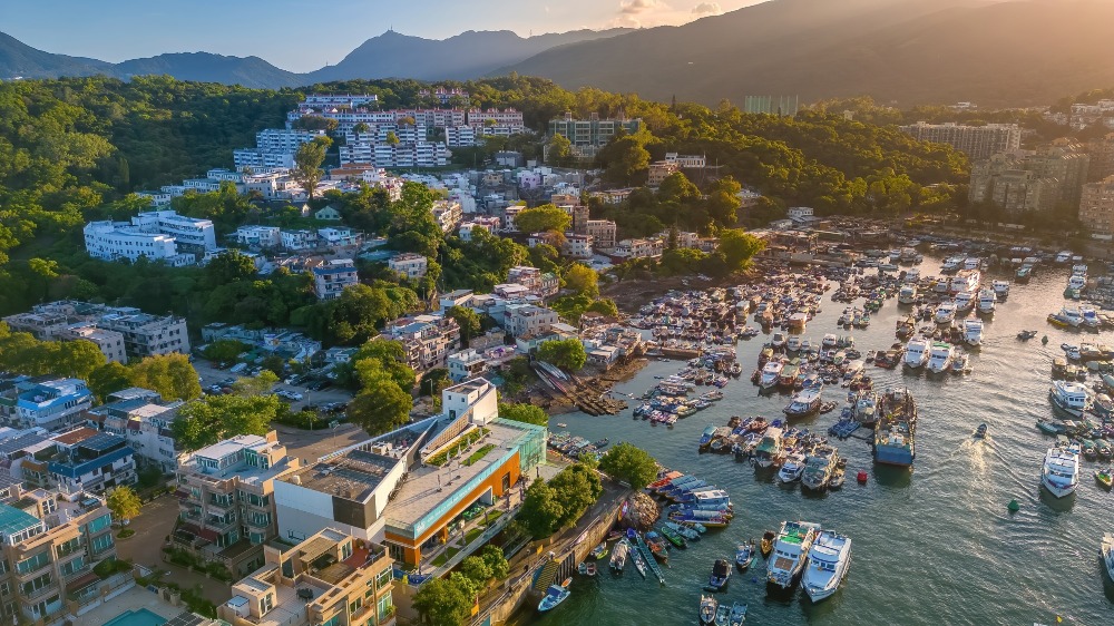 你曾到过西贡对面海吗？它是指跟西贡有一湾之隔的地区。