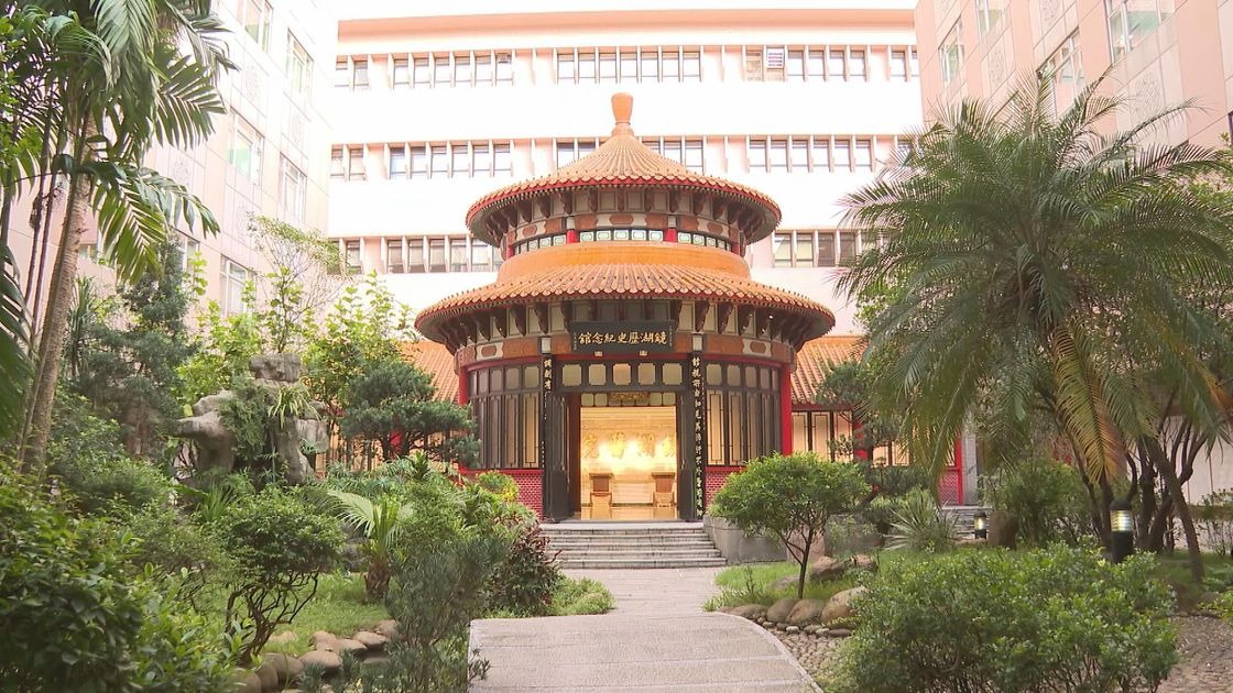 澳门镜湖历史纪念馆的建筑属仿中式亭阁风格。