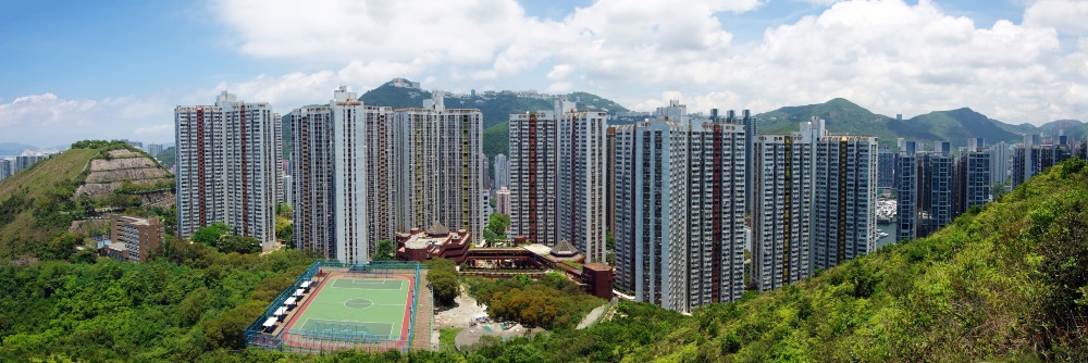 利东村八座大厦建于不同海拔高度之上，可欣赏到香港仔、东博寮海峡及南丫岛等景色。