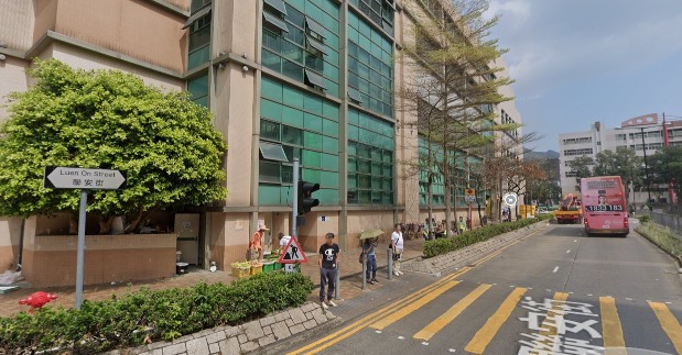 粉岭的联安街，东起沙头角公头的龙跃头段，途径联和道、联和墟街市熟食中心（图左）。