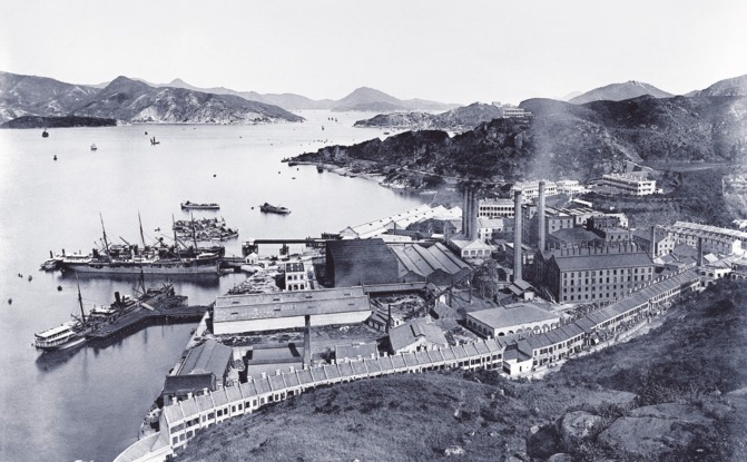 图为1895年的太古糖厂。现在糖厂及船坞旧址已改建为太古一带的住宅及商业区。