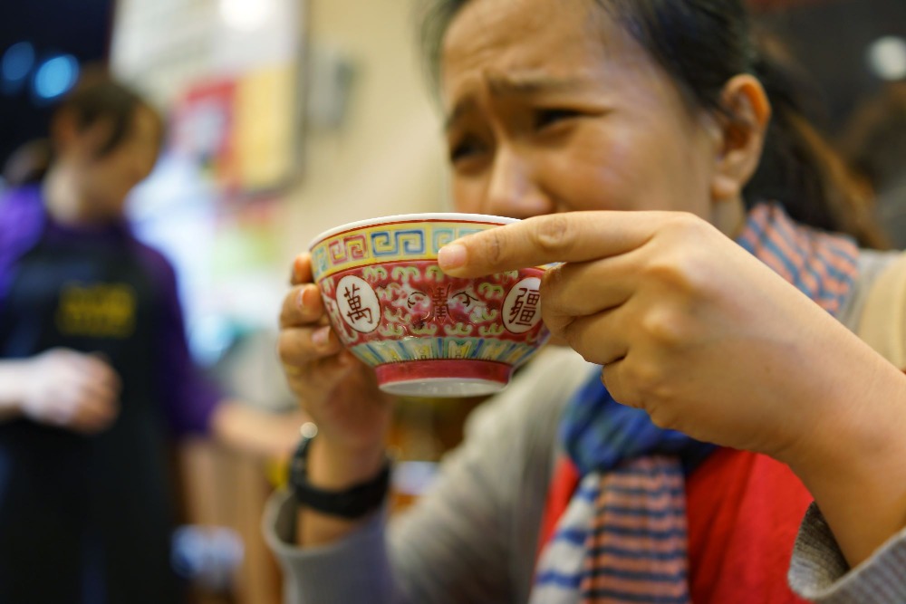 凉茶于2006年列入第一批国家级非遗代表性项目名录。香港常见凉茶有五花茶、廿四味、夏枯草、鸡骨草、夏桑菊、火麻仁、竹蔗茅根水等,种类繁多。 凉茶于2006年列入第一批国家级非遗代表性项目名录。香港常见凉茶有五花茶、廿四味、夏枯草、鸡骨草、夏桑菊、火麻仁、竹蔗茅根水等,种类繁多。