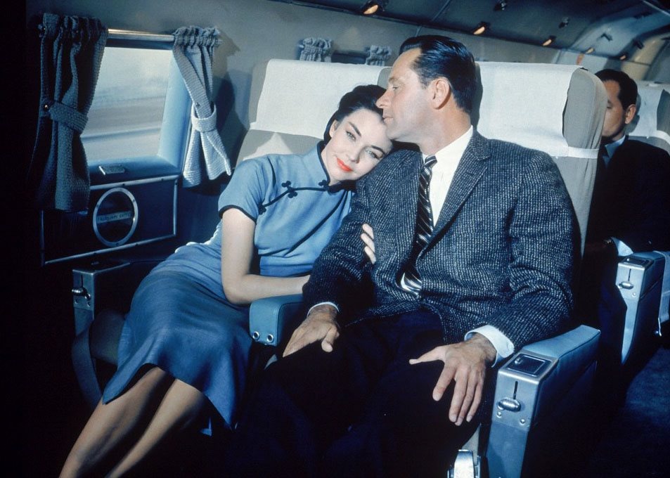 著名荷里活电影如1955年的《生死恋》,女主角也在电影中穿着长衫 著名荷里活电影如1955年的《生死恋》,女主角也在电影中穿着长衫