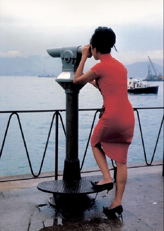 1960年代的香港海旁身穿旗袍的女子 1960年代的香港海旁身穿旗袍的女子