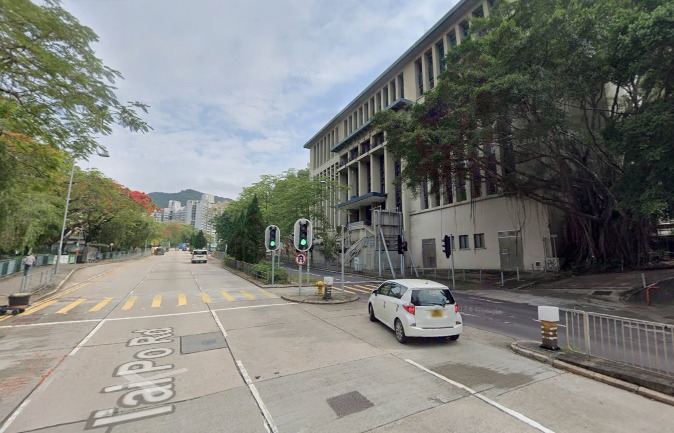 前北九龙裁判法院 图右是位于深水埗大埔道、属二级历史建筑的前北九龙裁判法院。