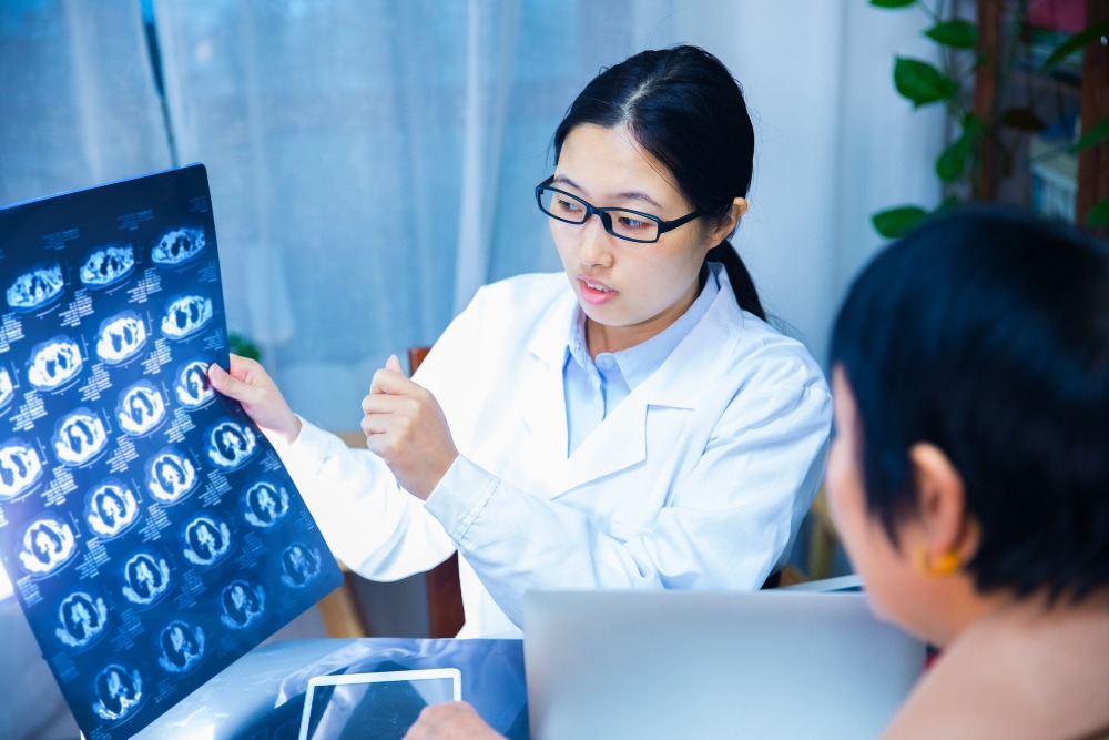 人工智能应用到医疗发展上，有助医护人员加快诊断速度及作出精确诊断。