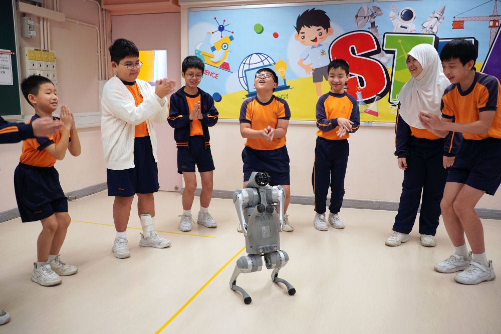 筲箕灣官立小學「AI機械狗編程體驗活動」 筲箕灣官立小學「AI機械狗編程體驗活動」