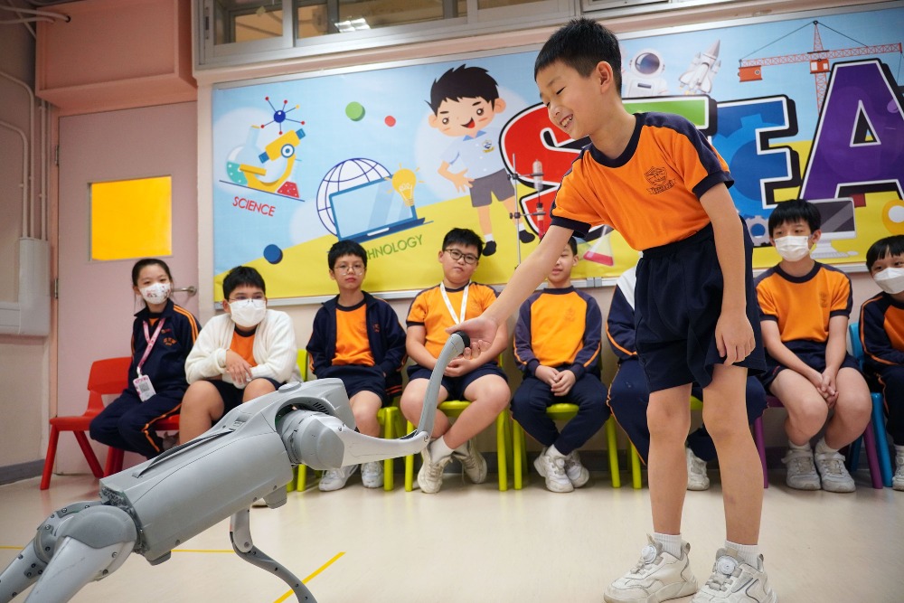 筲箕灣官立小學「AI機械狗編程體驗活動」 筲箕灣官立小學「AI機械狗編程體驗活動」